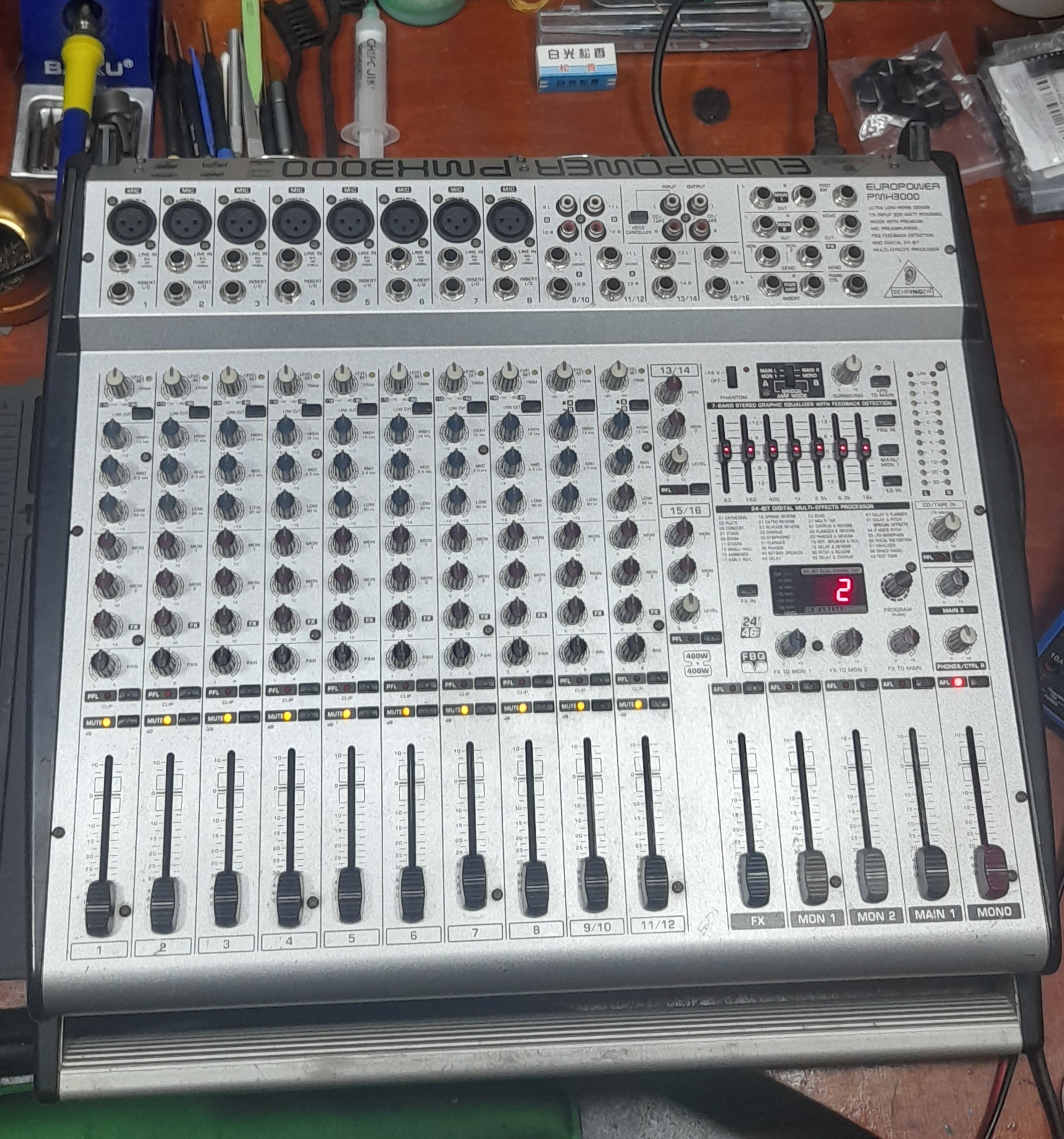 Consola de Audio Behringer Europower PMH 3000