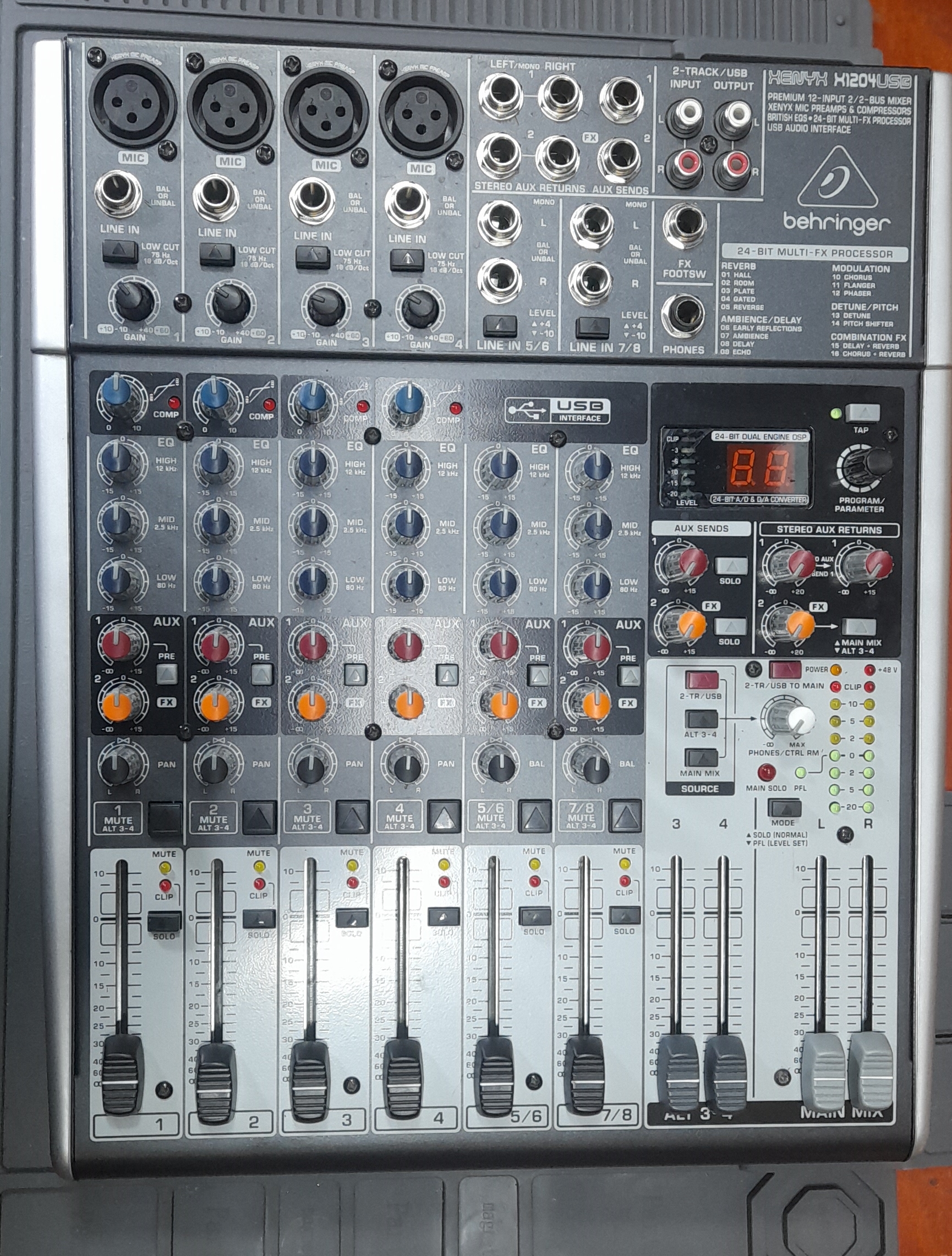 Servicio Técnico Behringer XENYX X1204USB