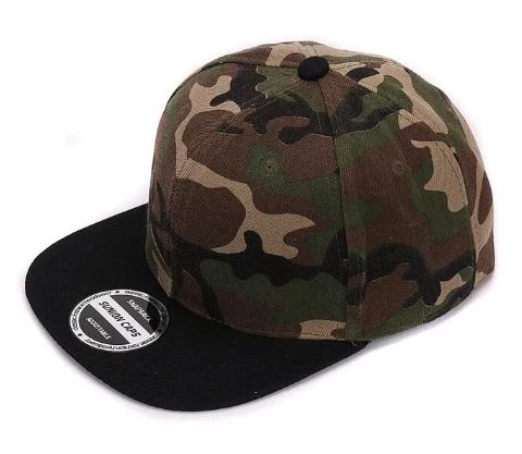 Gorra con estampado de Camuflaje con cierre trasero.