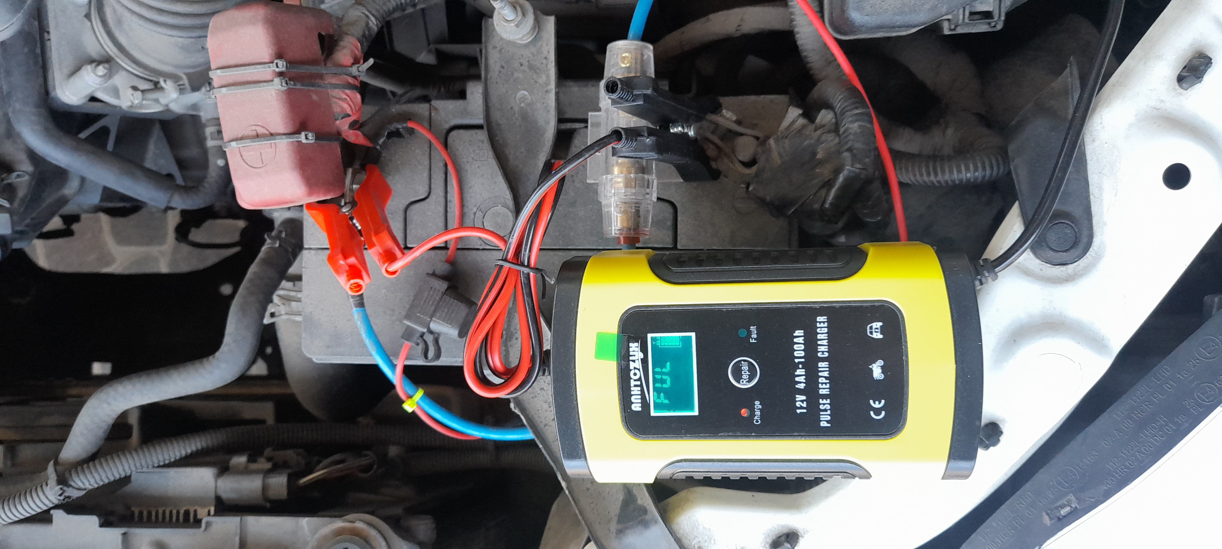 Cargador de baterias auto 12v 4AH hasta 100AH